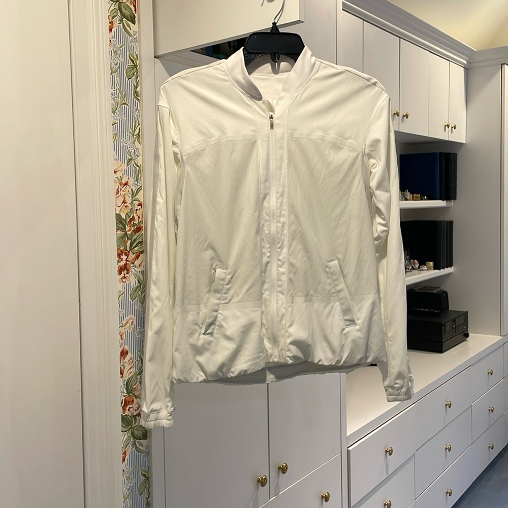Lululemon white outer jacket